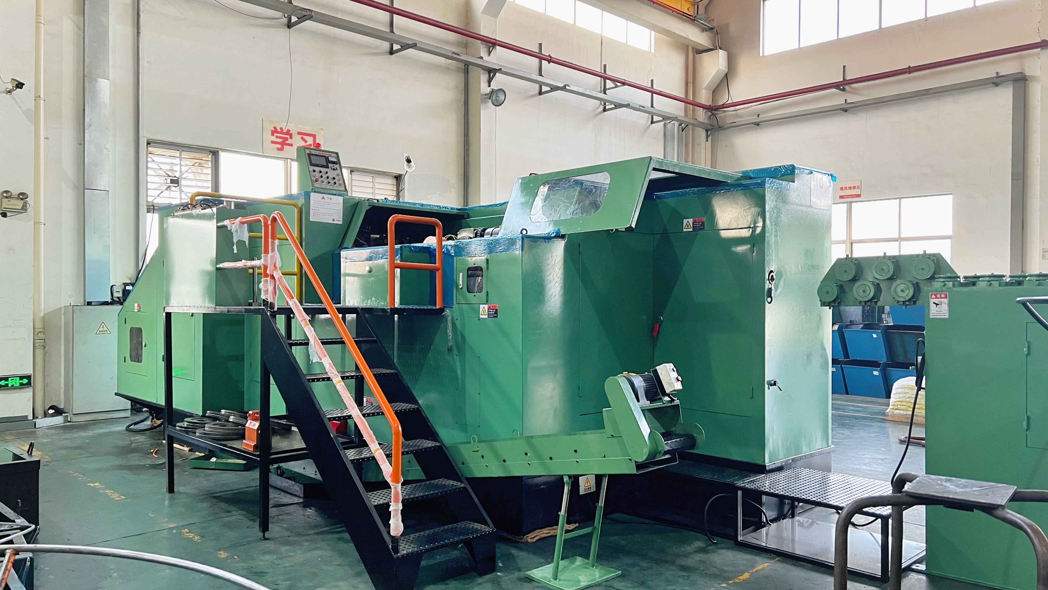 Надграждане на нашите инструменти, усъвършенстване на нашия занаят: Jinsixi представя машината за студено зареждане 24B за производство на крепежни елементи с големи размери